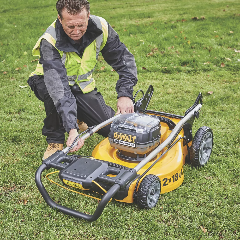 DeWalt 18V 2 X 5.0Ah Li-Ion XR Brushless Cordless 48cm Rotary Lawn Mower 7 DeWalt 18V 2 X 5.0Ah Li-Ion XR Brushless Cordless 48cm Rotary Lawn Mower - Image 5