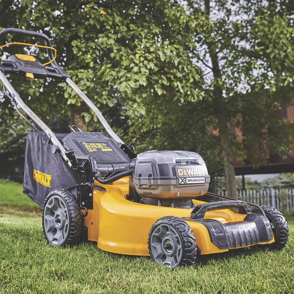 DeWalt 18V 2 X 5.0Ah Li-Ion XR Brushless Cordless 48cm Rotary Lawn Mower 9 DeWalt 18V 2 X 5.0Ah Li-Ion XR Brushless Cordless 48cm Rotary Lawn Mower - Image 7