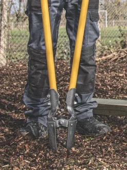 Roughneck Fibreglass Post-Hole Digger -Cheap Garden Spreader Store 35835 A2