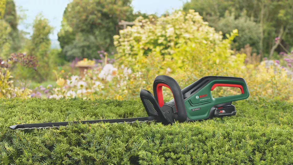 Bosch UniversalHedgeCut 18V-55 55cm 18V 1 X 2.5Ah Li-Ion Power For All Brushless Cordless Hedge Trimmer 5 Bosch UniversalHedgeCut 18V-55 55cm 18V 1 X 2.5Ah Li-Ion Power For All Brushless Cordless Hedge Trimmer - Image 3