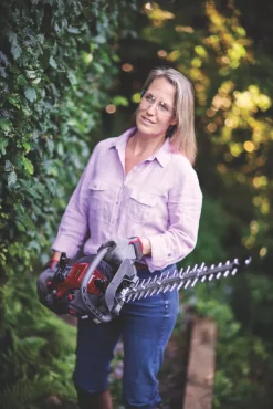 Mountfield MHT 2322 60cm 22.5cc Hedge Trimmer -Cheap Garden Spreader Store 416KT A7