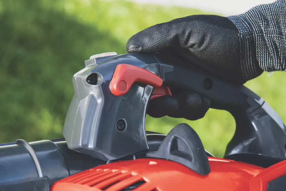 Mountfield MBL 270V 27.6cc 2-Stroke Petrol Blower & Vacuum 8 Mountfield MBL 270V 27.6cc 2-Stroke Petrol Blower & Vacuum - Image 6