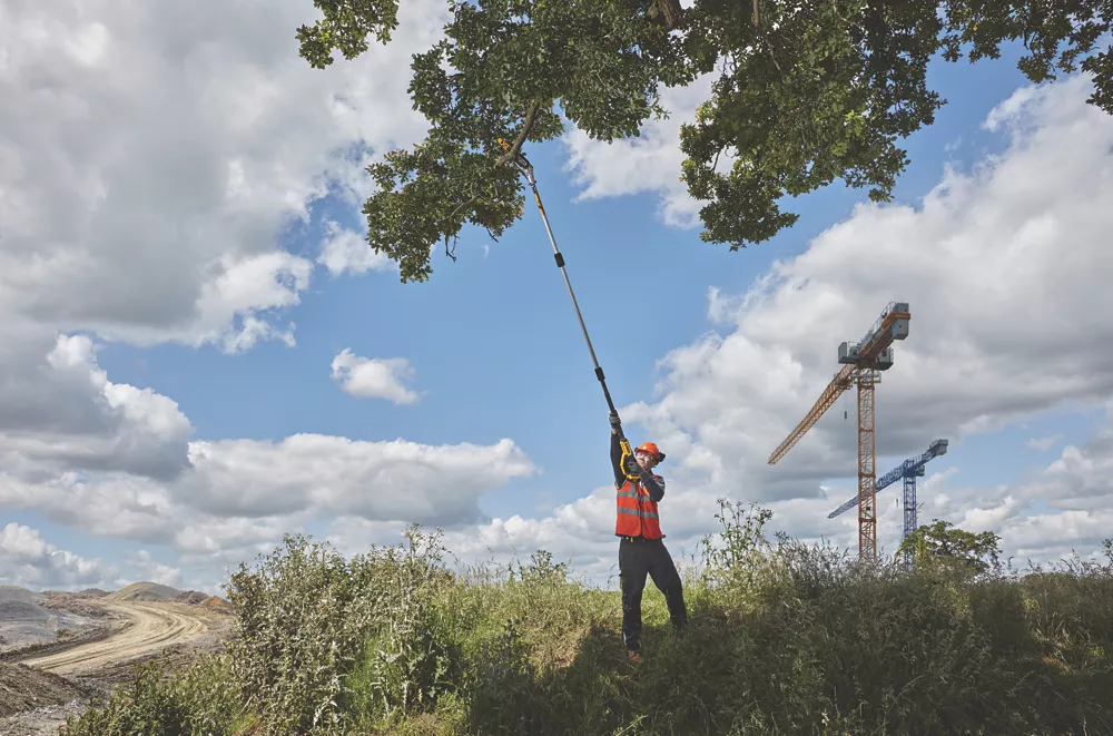 DeWalt DCMPS567N 18V Li-Ion XR Brushless Cordless 20cm Pole Saw - Bare 8 DeWalt DCMPS567N 18V Li-Ion XR Brushless Cordless 20cm Pole Saw - Bare - Image 6