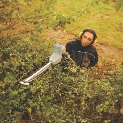 Titan TTB826HDC 50cm 550W 230V Corded Pole Hedge Trimmer 8 Titan TTB826HDC 50cm 550W 230V Corded Pole Hedge Trimmer -Cheap Garden Spreader Store 955PT A2